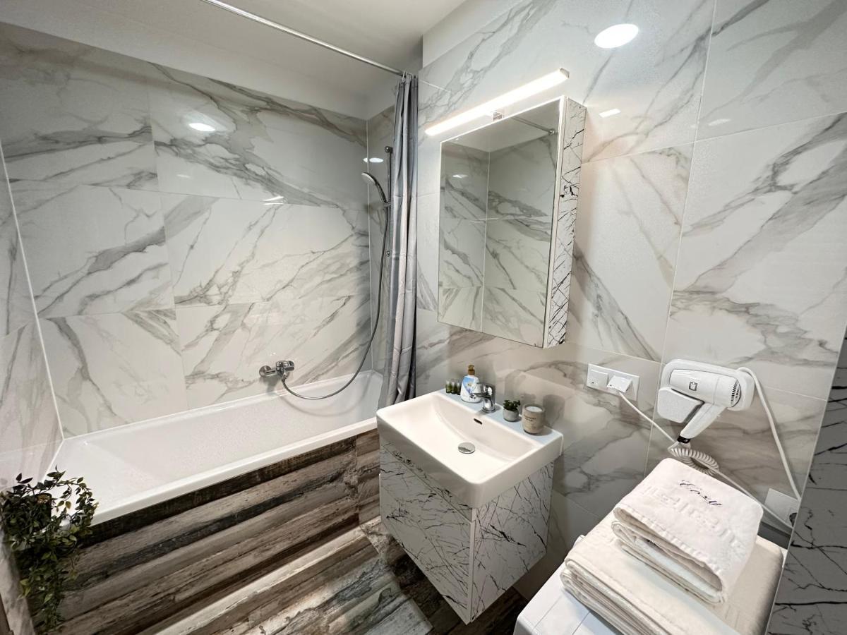 Deluxe Cozy Apartments - Coresi Mall #Брашов Екстериор снимка