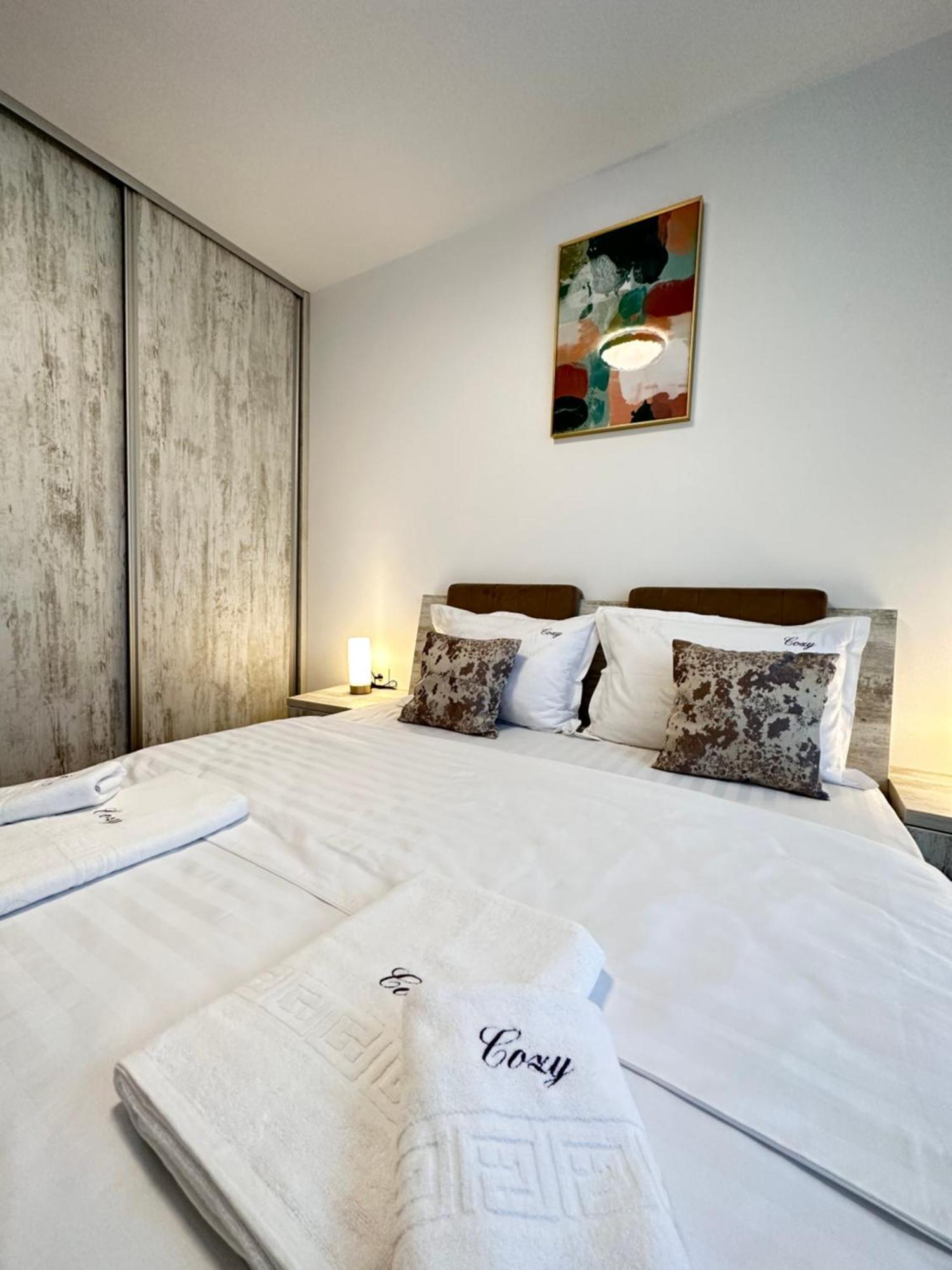 Deluxe Cozy Apartments - Coresi Mall #Брашов Екстериор снимка